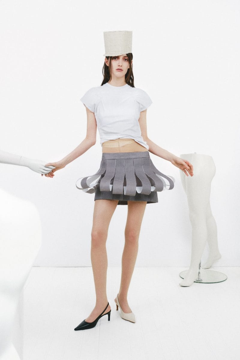AVAVAV, makeup by Jessica de la Torre (image 3 of 7)