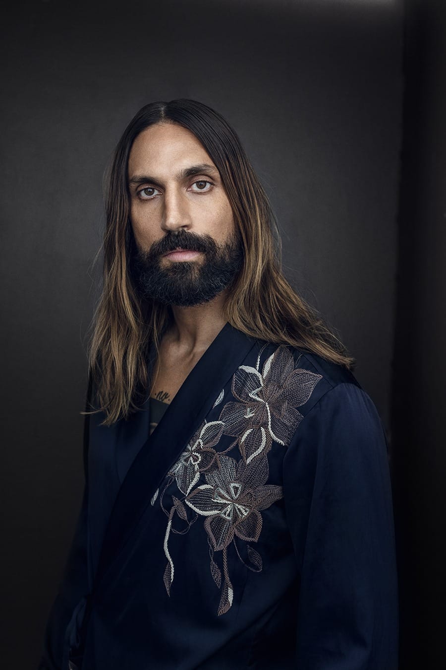 Ben Gorham for KING, makeup av Jessica de la Torre (bild 3 av 10)