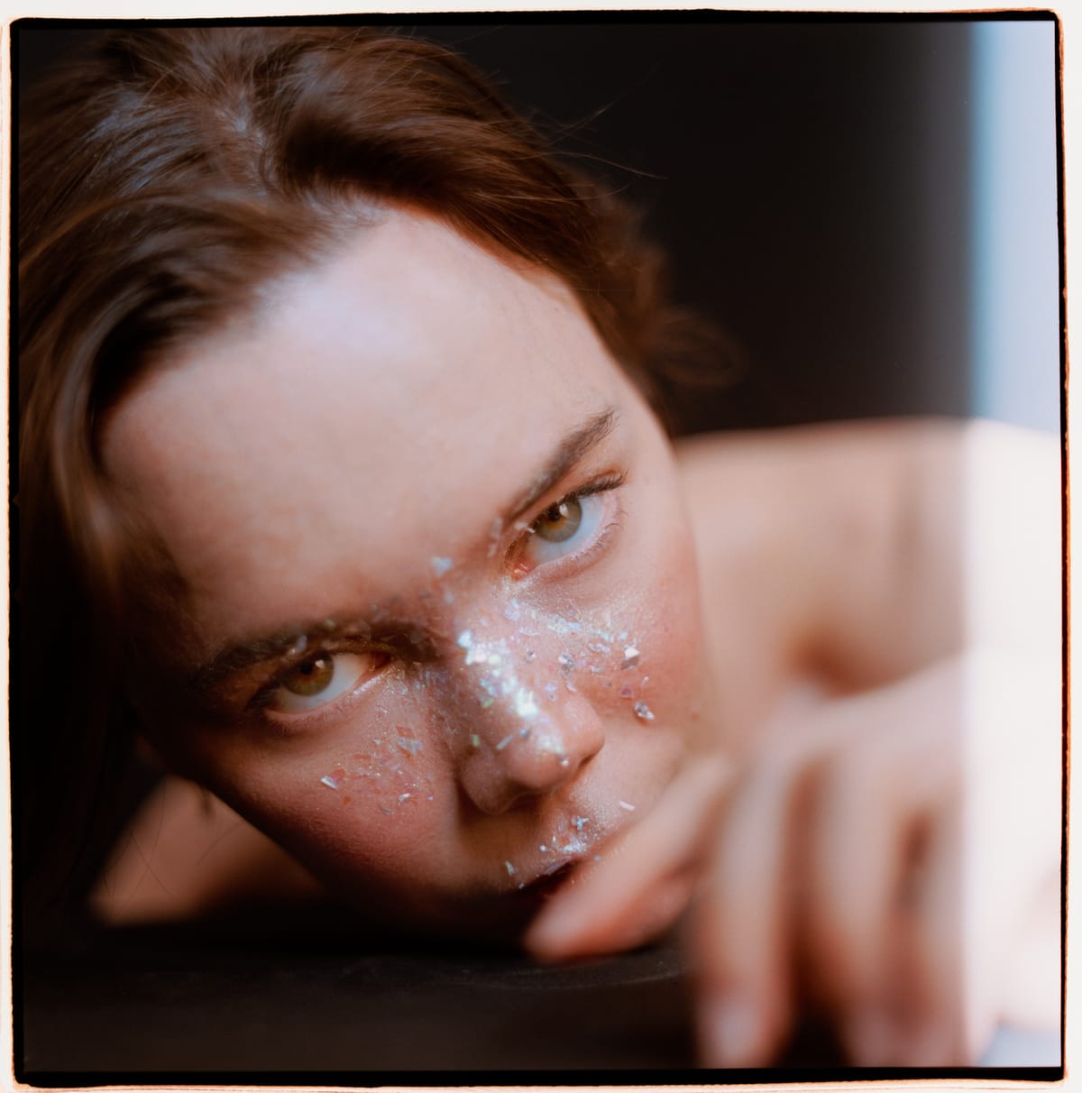Hedda by Daniel Stigefeldt, makeup by Jessica de la Torre (image 4 of 5)