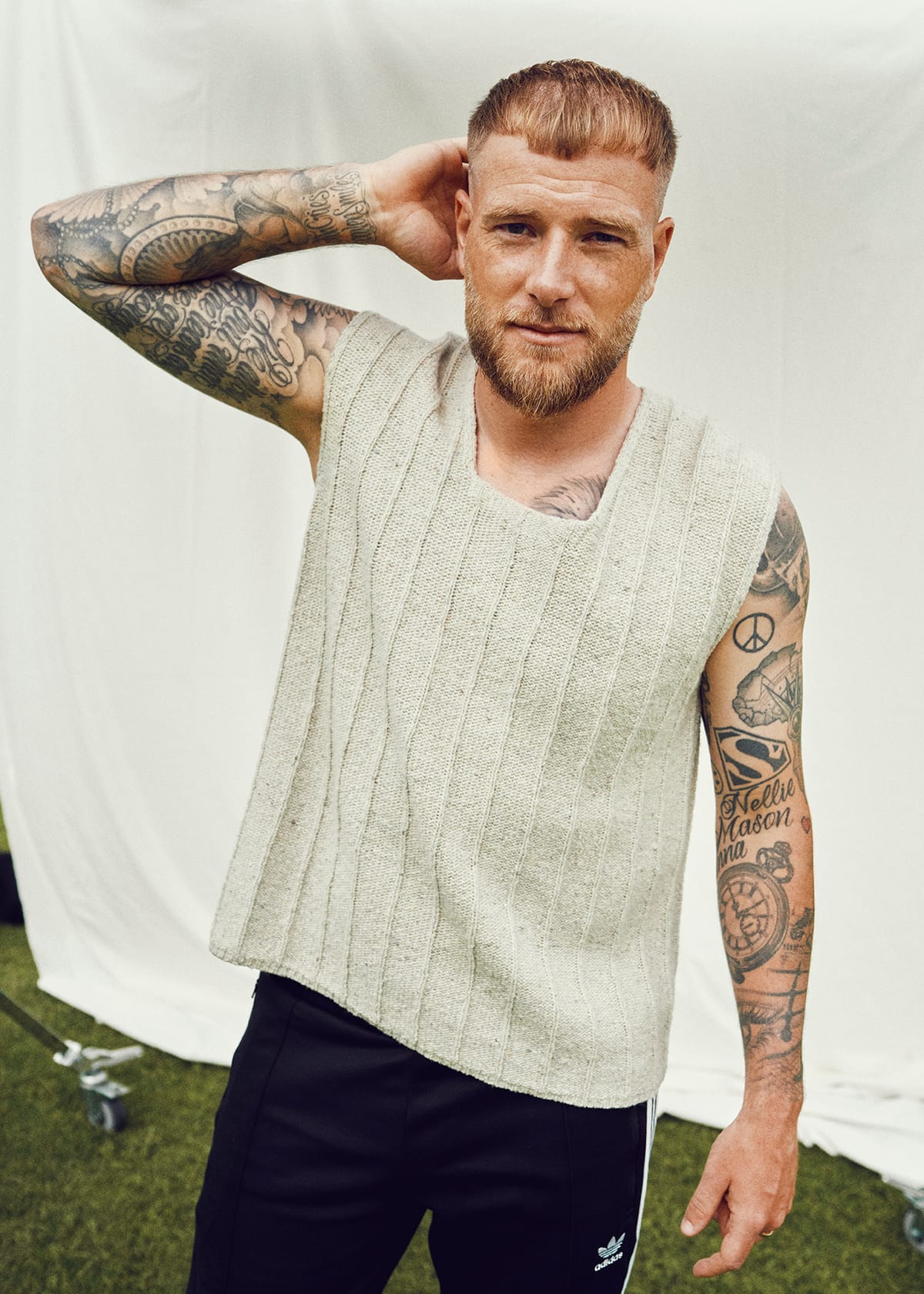 John Guidetti for Café, makeup av Jessica de la Torre (bild 1 av 11)