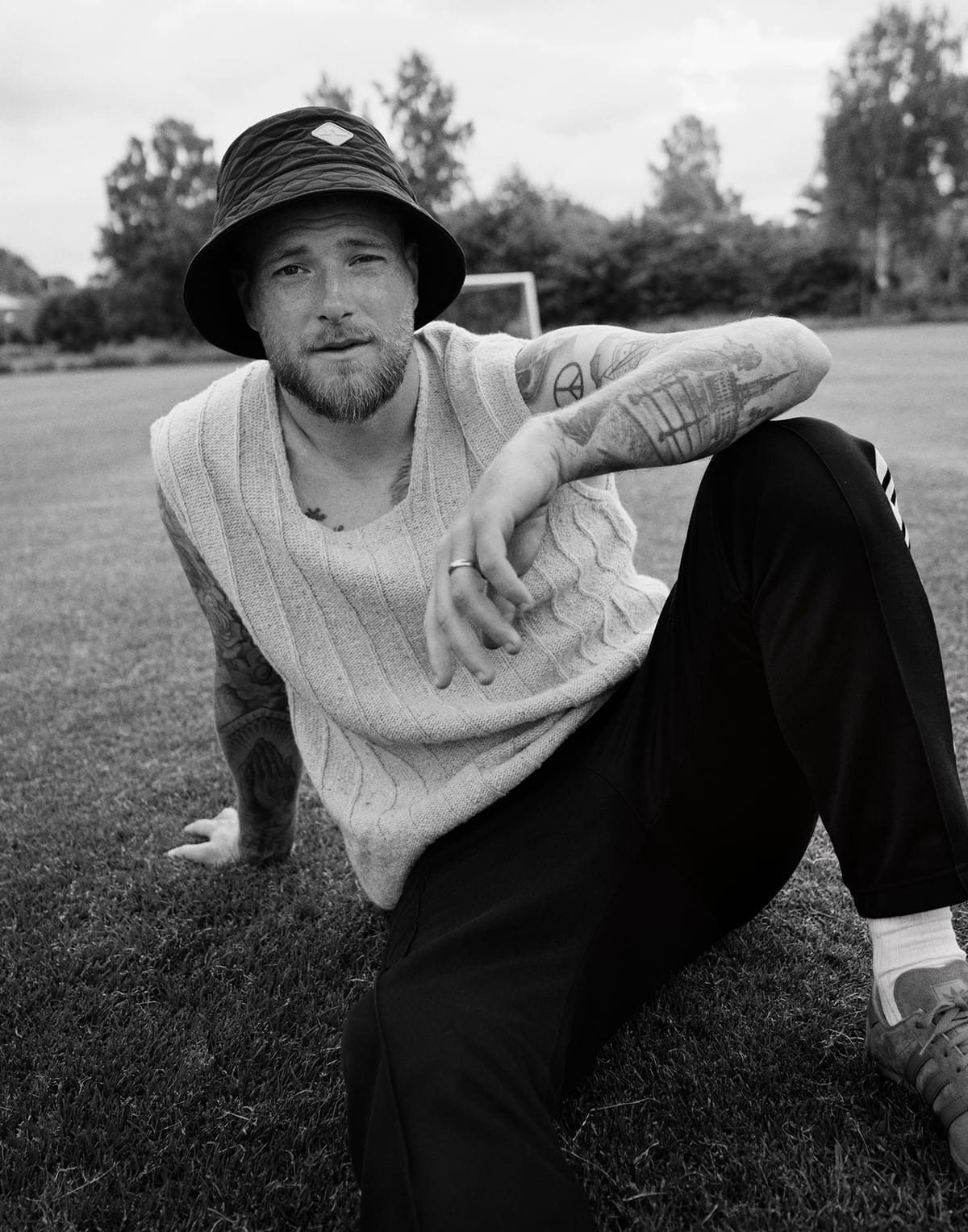 John Guidetti for Café, makeup av Jessica de la Torre (bild 2 av 11)