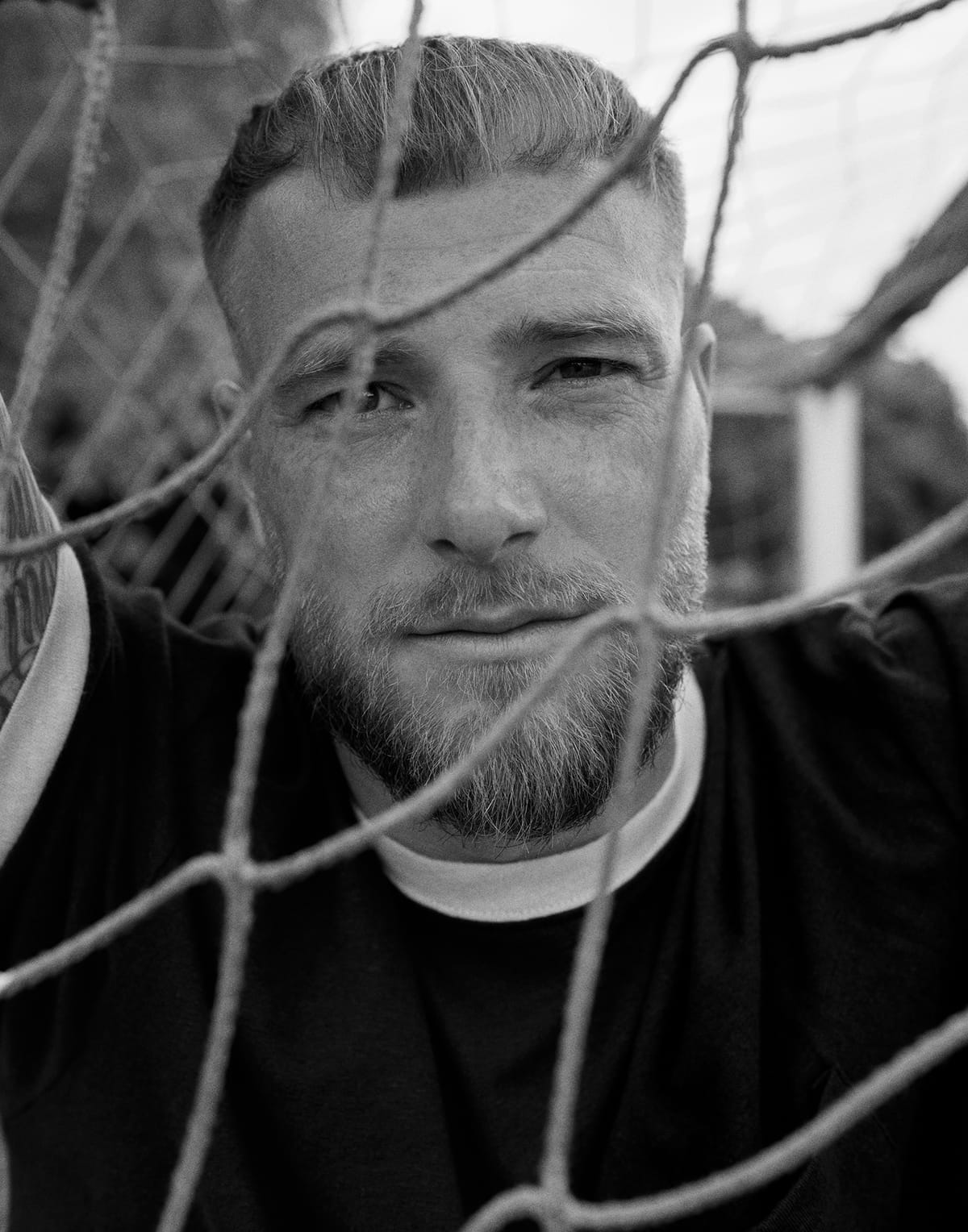 John Guidetti for Café, makeup av Jessica de la Torre (bild 10 av 11)
