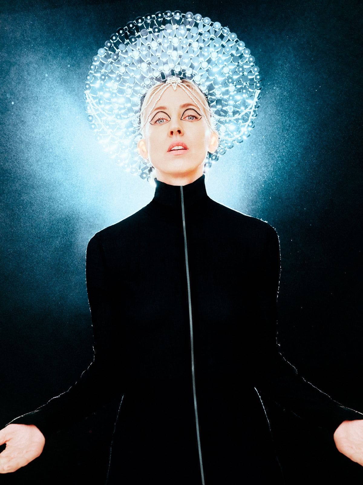 Veronica Maggio for Nöjesguiden, makeup by Jessica de la Torre (image 3 of 6)